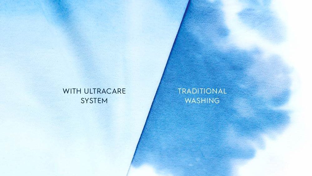Сравнение тканей, выстиранных с помощью традиционной стирки, и тканей, выстиранных с помощью системы UltraCare стиральной машины Electrolux.